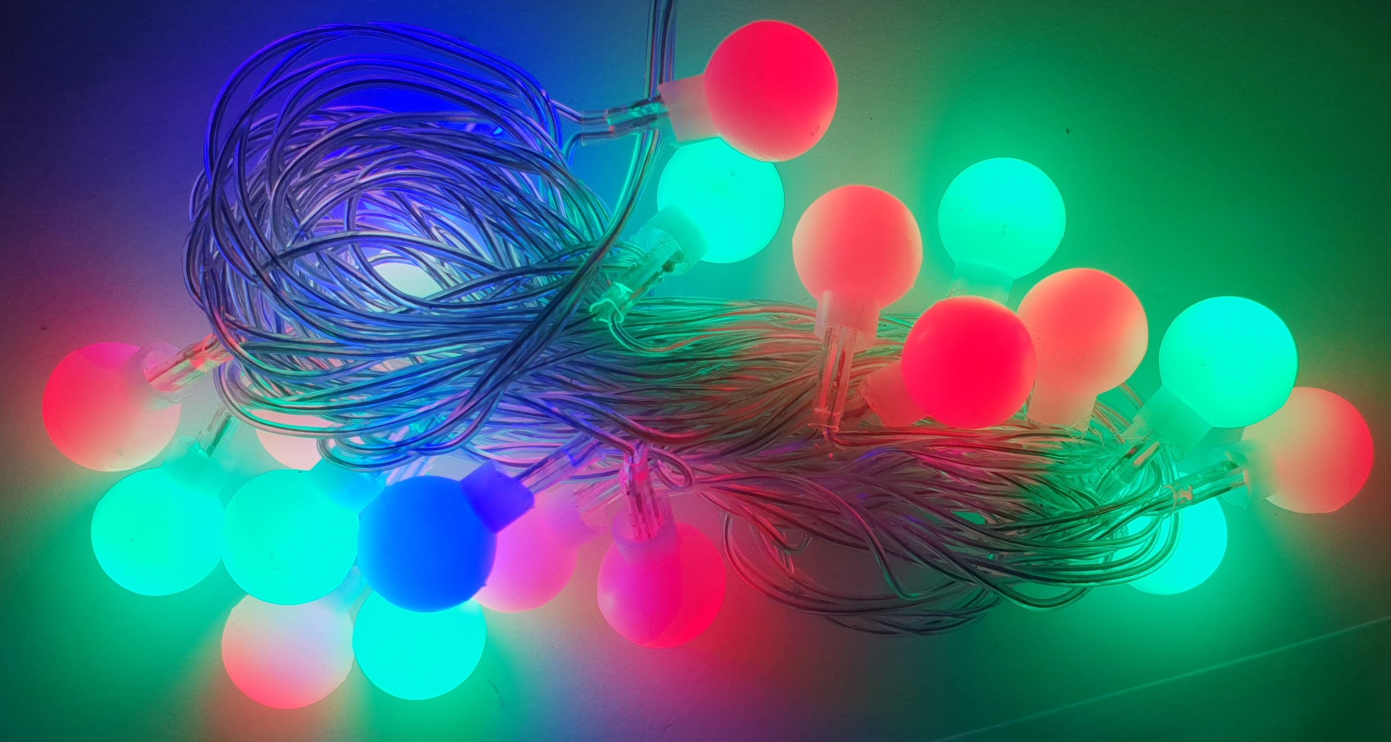 Instalatie luminoasa cu 20 de becuri LED, cu baterii