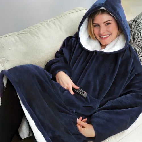 Patura cu maneci stil hanorac cu gluga si buzunar Huggle Hoodie