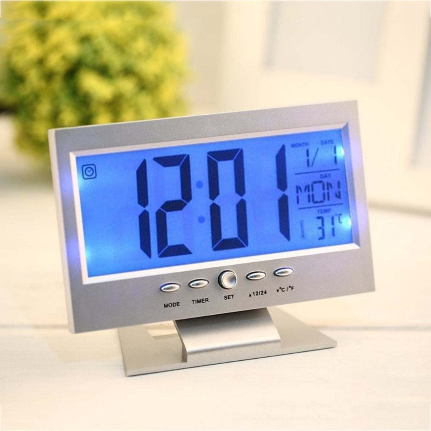 Ceas cu ecran LCD si control vocal