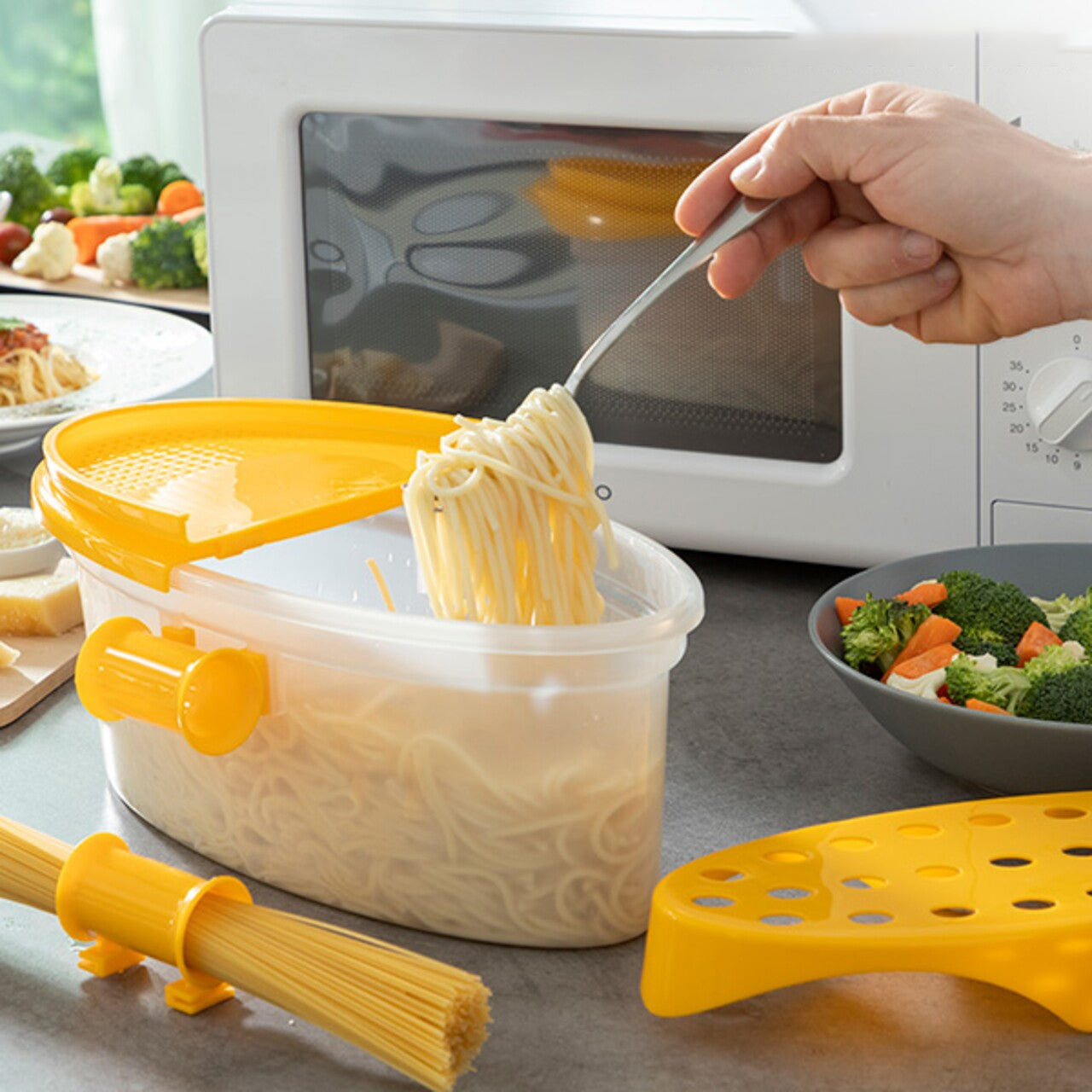 Castron cu Strecurătoare pentru Preparare Paste la Microunde