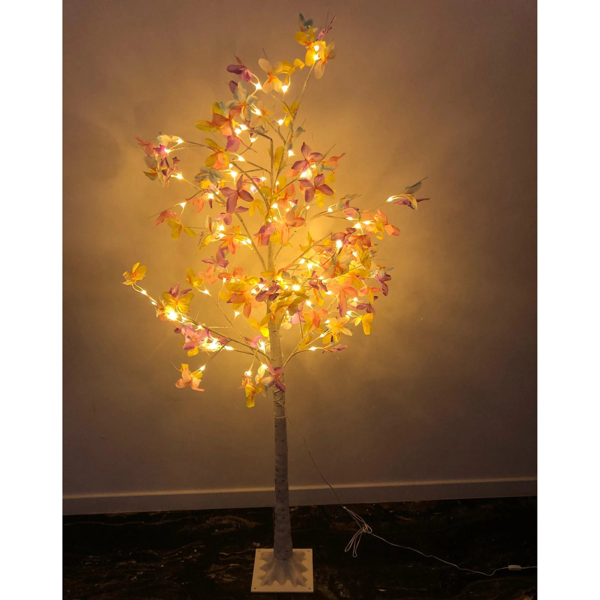 Pom Decorativ Luminos cu LED-uri și Fluturi Colorați, pentru Interior
