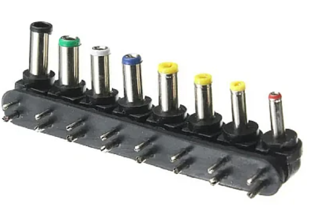 Incarcator Laptop Auto + Priza cu 8 MUFE Universale 12v / 220v AX