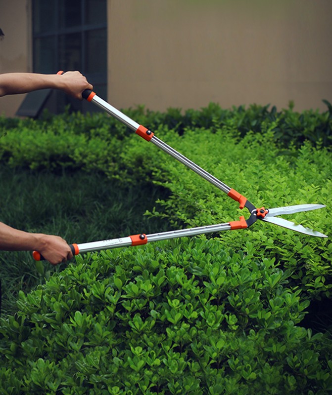 Foarfeca extensibila cu maner ergonomic pentru gard viu 